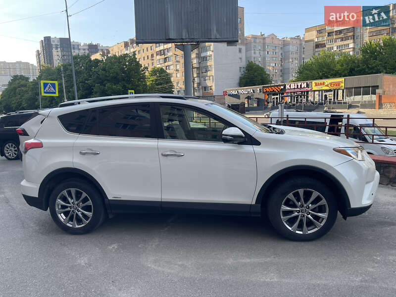 Внедорожник / Кроссовер Toyota RAV4 2017 в Киеве