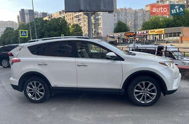 Внедорожник / Кроссовер Toyota RAV4 2017 в 