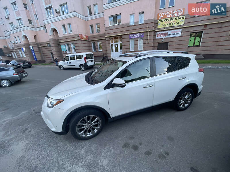Внедорожник / Кроссовер Toyota RAV4 2017 в Киеве