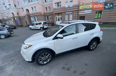 Внедорожник / Кроссовер Toyota RAV4 2017 в 