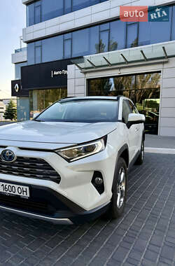 Внедорожник / Кроссовер Toyota RAV4 2019 в 