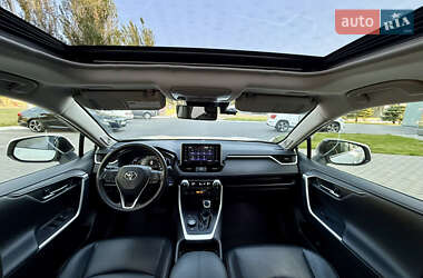 Внедорожник / Кроссовер Toyota RAV4 2019 в 