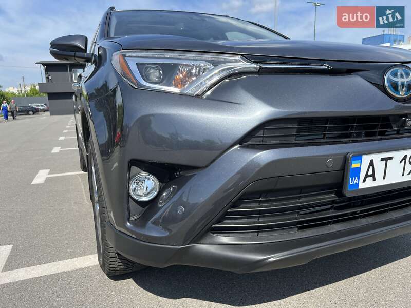 Внедорожник / Кроссовер Toyota RAV4 2017 в Киеве