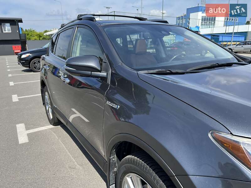 Внедорожник / Кроссовер Toyota RAV4 2017 в Киеве