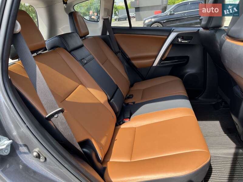 Внедорожник / Кроссовер Toyota RAV4 2017 в Киеве