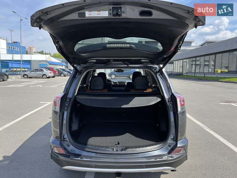 Внедорожник / Кроссовер Toyota RAV4 2017 в Киеве