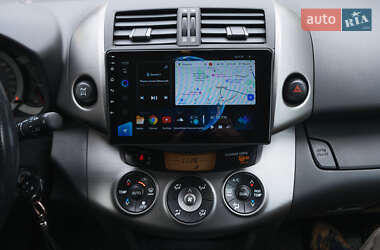 Внедорожник / Кроссовер Toyota RAV4 2010 в 