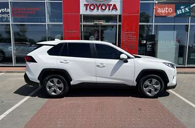 Внедорожник / Кроссовер Toyota RAV4 2023 в 
