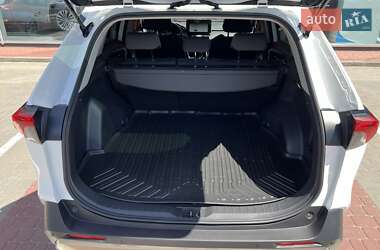 Внедорожник / Кроссовер Toyota RAV4 2023 в 