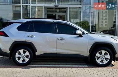 Внедорожник / Кроссовер Toyota RAV4 2020 в 