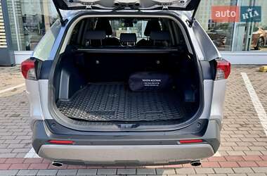 Внедорожник / Кроссовер Toyota RAV4 2020 в 