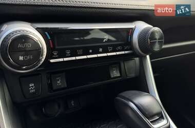 Внедорожник / Кроссовер Toyota RAV4 2020 в 