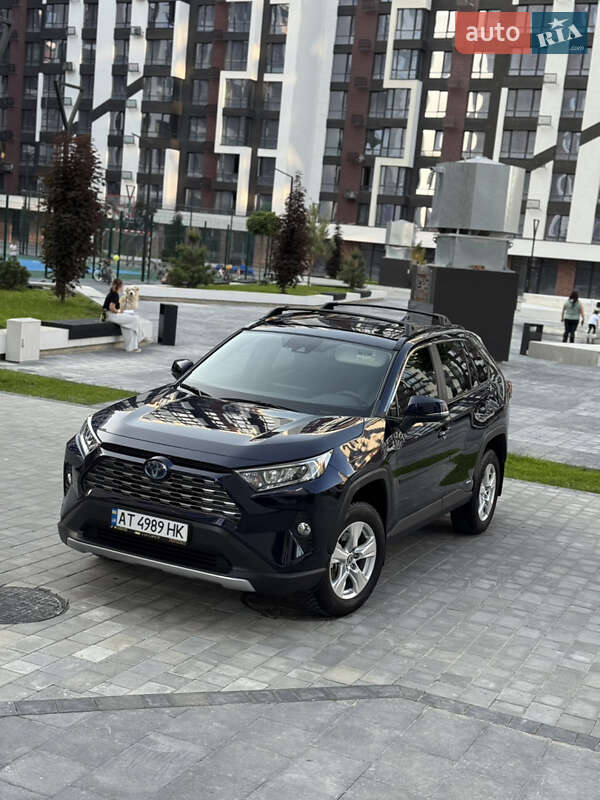 Внедорожник / Кроссовер Toyota RAV4 2021 в Ивано-Франковске