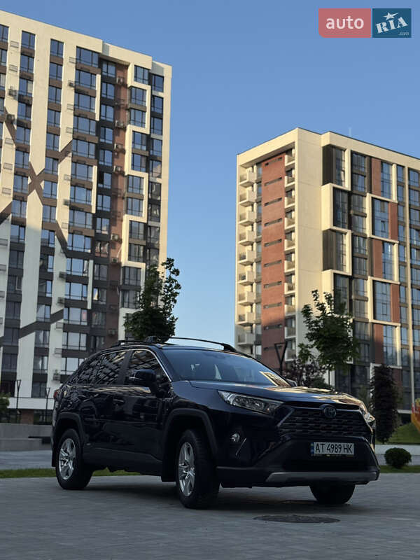 Внедорожник / Кроссовер Toyota RAV4 2021 в Ивано-Франковске