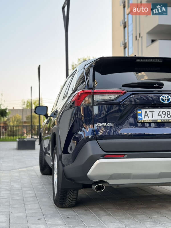 Внедорожник / Кроссовер Toyota RAV4 2021 в Ивано-Франковске