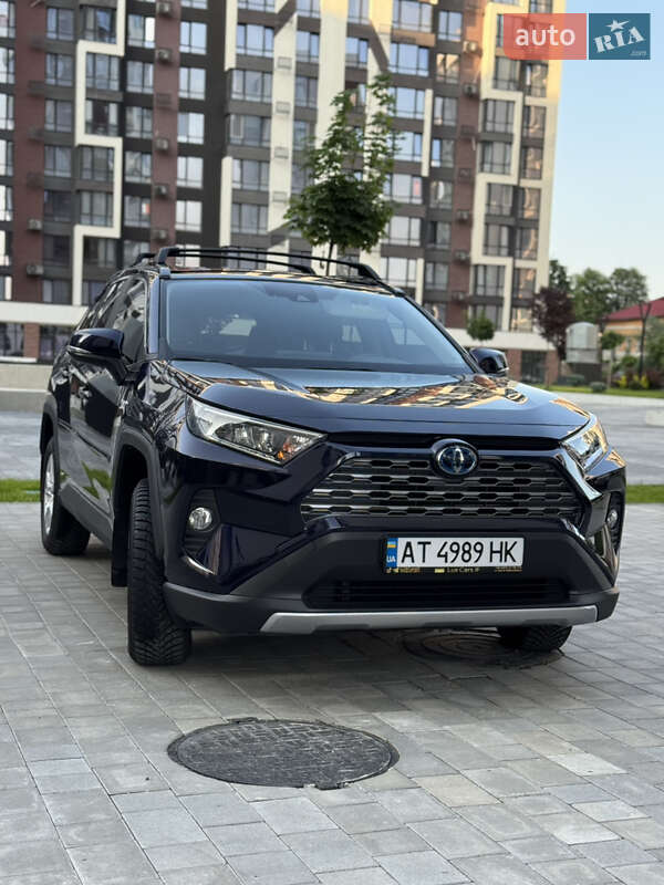 Внедорожник / Кроссовер Toyota RAV4 2021 в Ивано-Франковске