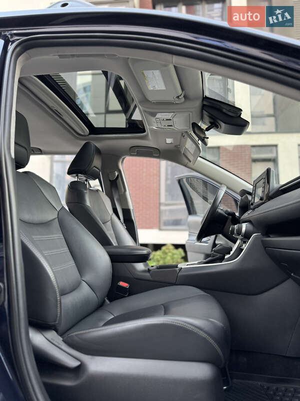 Внедорожник / Кроссовер Toyota RAV4 2021 в Ивано-Франковске
