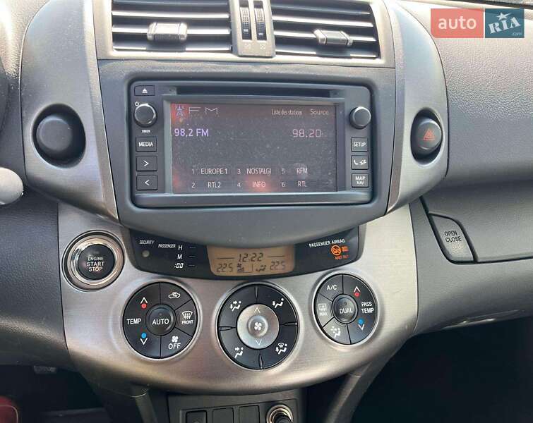 Внедорожник / Кроссовер Toyota RAV4 2012 в Киеве