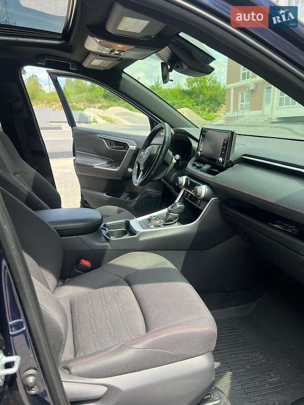 Позашляховик / Кросовер Toyota RAV4 2021 в Тернополі