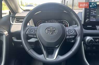 Внедорожник / Кроссовер Toyota RAV4 2021 в 