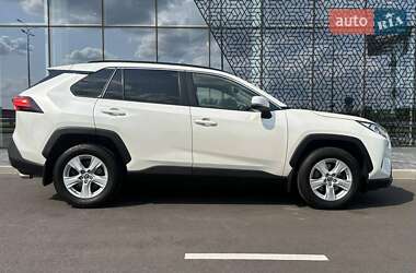 Внедорожник / Кроссовер Toyota RAV4 2021 в 
