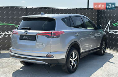 Позашляховик / Кросовер Toyota RAV4 2017 в 