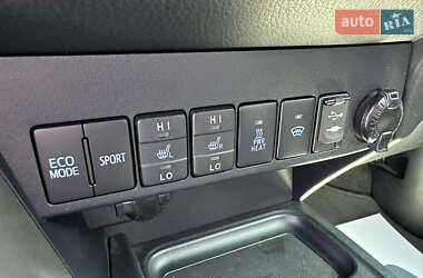 Позашляховик / Кросовер Toyota RAV4 2017 в 