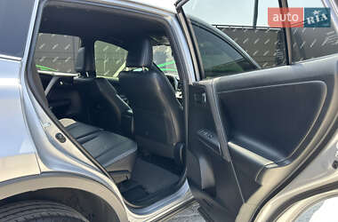 Позашляховик / Кросовер Toyota RAV4 2017 в 