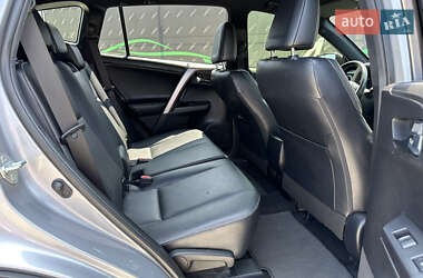 Позашляховик / Кросовер Toyota RAV4 2017 в 