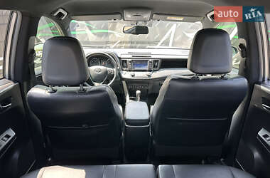 Позашляховик / Кросовер Toyota RAV4 2017 в 