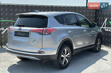 Позашляховик / Кросовер Toyota RAV4 2017 в 