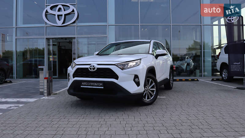 Внедорожник / Кроссовер Toyota RAV4 2019 в Ровно