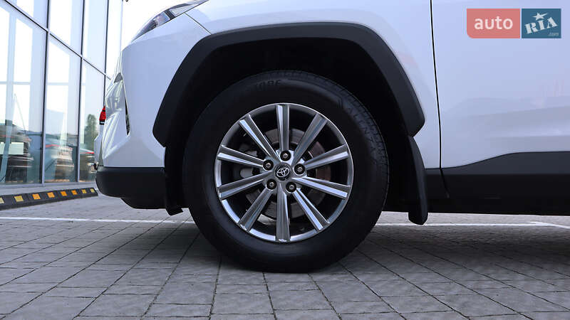 Внедорожник / Кроссовер Toyota RAV4 2019 в Ровно