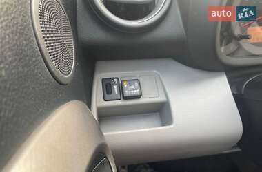 Позашляховик / Кросовер Toyota RAV4 2006 в 