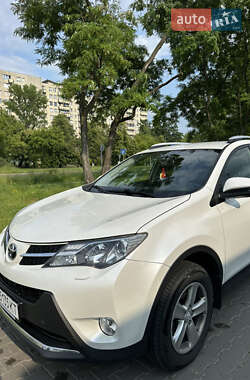 Позашляховик / Кросовер Toyota RAV4 2014 в 