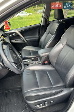 Позашляховик / Кросовер Toyota RAV4 2014 в 