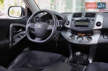 Позашляховик / Кросовер Toyota RAV4 2011 в 