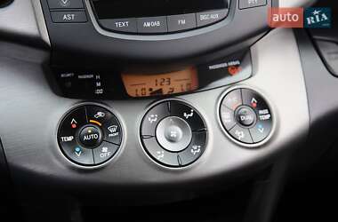 Позашляховик / Кросовер Toyota RAV4 2011 в 