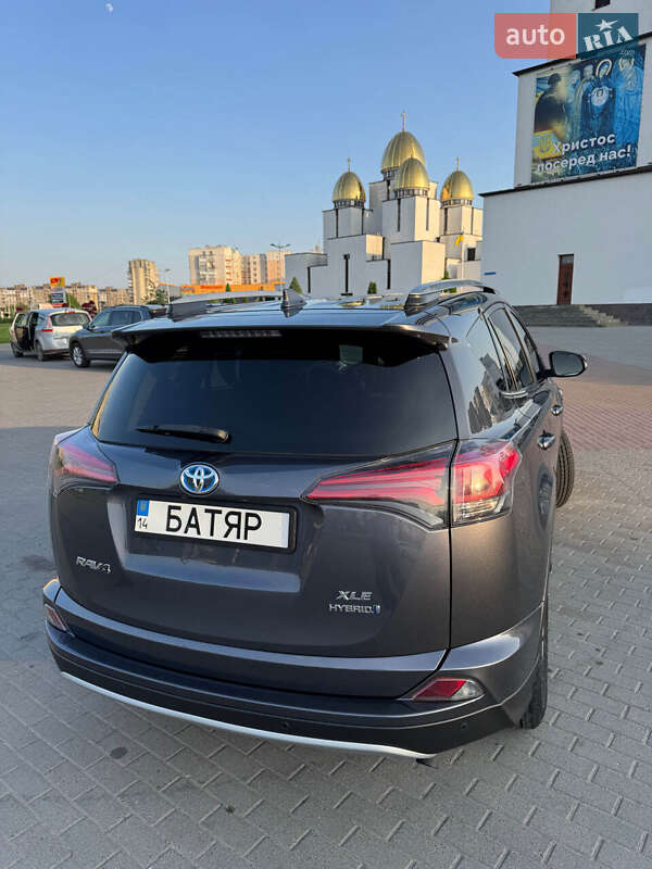 Позашляховик / Кросовер Toyota RAV4 2016 в Львові