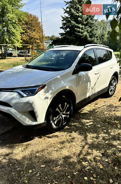 Внедорожник / Кроссовер Toyota RAV4 2016 в 