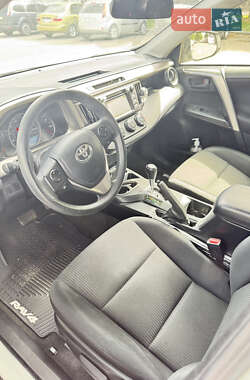 Внедорожник / Кроссовер Toyota RAV4 2016 в 