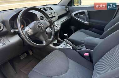 Внедорожник / Кроссовер Toyota RAV4 2006 в 