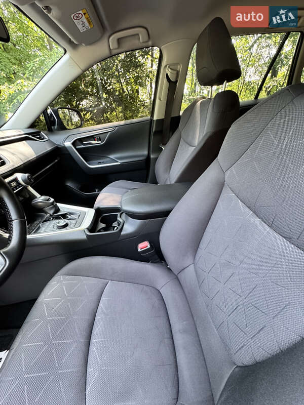 Внедорожник / Кроссовер Toyota RAV4 2019 в Киеве фото 22 Внедорожник / Кроссовер Toyota RAV4 2019 в Киеве