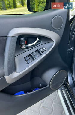 Внедорожник / Кроссовер Toyota RAV4 2007 в 
