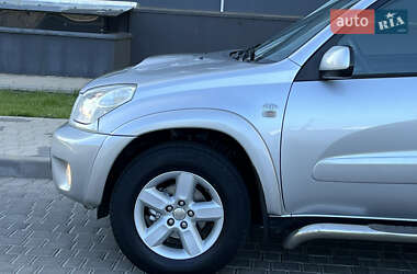 Позашляховик / Кросовер Toyota RAV4 2005 в 