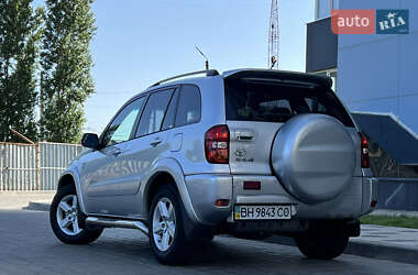 Позашляховик / Кросовер Toyota RAV4 2005 в 