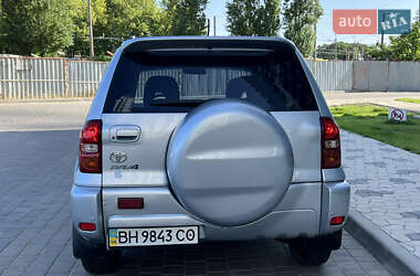 Позашляховик / Кросовер Toyota RAV4 2005 в 