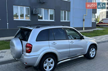 Позашляховик / Кросовер Toyota RAV4 2005 в 