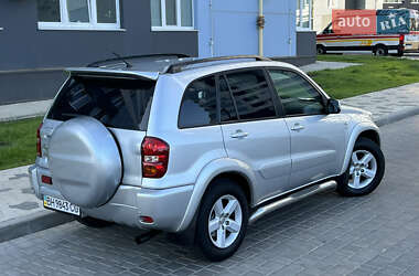 Позашляховик / Кросовер Toyota RAV4 2005 в 
