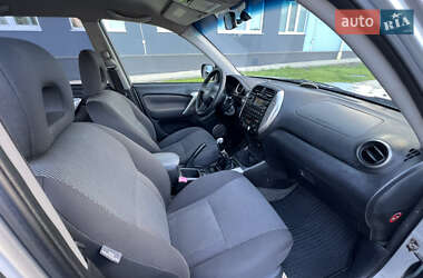 Позашляховик / Кросовер Toyota RAV4 2005 в 